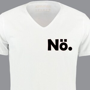 Könnte beinhalten: Weißes T-Shirt mit V-Ausschnitt und schwarzem Text "Nö."