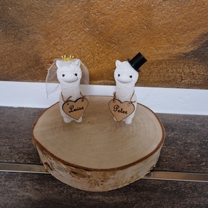 Alpaka / Lama Brautpaar mit Holzschild, Geschenkidee, Holztafel, Spruch Geschenk zur Hochzeit personalisiert, personalisierbar Wunschtext