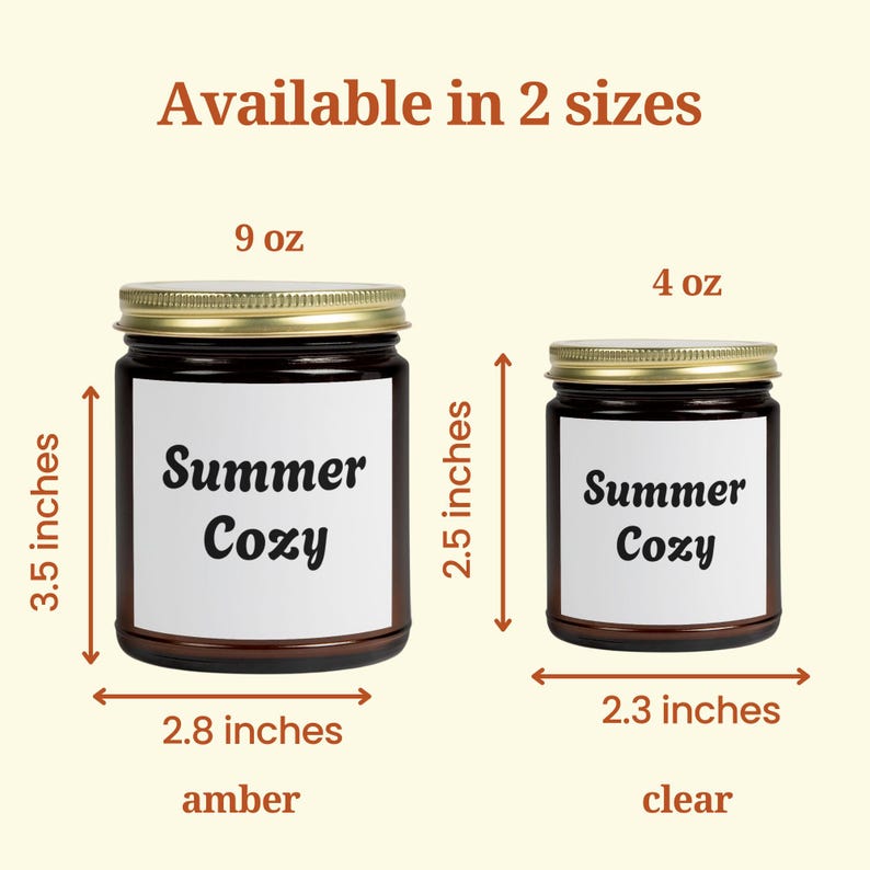 K&ouml;nnte beinhalten: Zwei Gr&ouml;&szlig;en von Kerzenbeh&auml;ltern aus Bernstein- und Klarglas mit goldenen Deckeln. Die Beh&auml;lter sind mit "Summer Cozy" beschriftet und haben ein Fassungsverm&ouml;gen von 9 oz und 4 oz. Die Beh&auml;lter werden mit Ma&szlig;en in Zoll dargestellt.