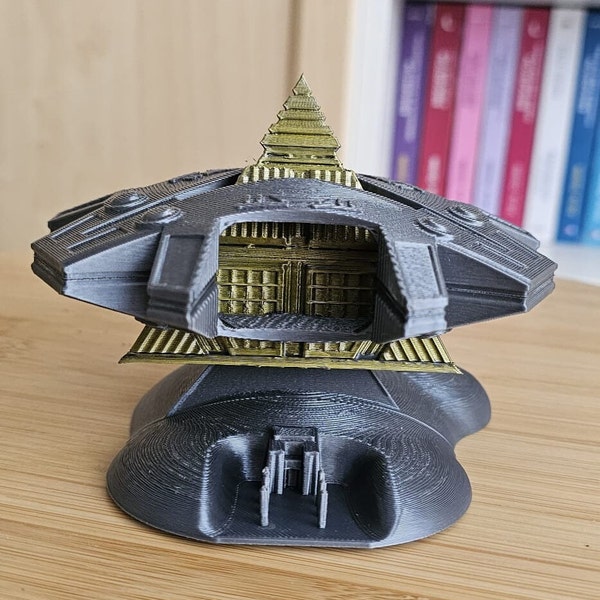 Stargate SG-1: Réplica del modelo de nave nodriza Goa'uld Ha'tak (Tok'ra, Free Jaffa, Goa'uld) 13x13 cm, con soporte piramidal de Abydos