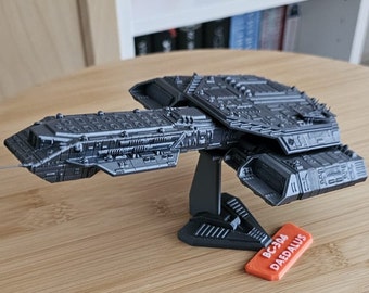 Stargate BC-304 Daedalus Replica: modello di nave Terra/Tau'ri (21 cm di lunghezza) con supporto