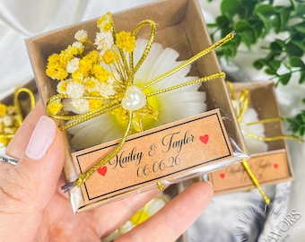 Custom Daisy Candle Wedding Favors, Bridal Shower Gifts