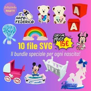Op de afbeelding: Een set van 10 SVG-bestanden voor knutselprojecten. De bestanden bevatten een regenboog, een luchtballon, een kinderwagen, een wieg, een silhouet van een zwangere vrouw, een Mickey Mouse-figuur, een teddybeer, een babyfles en twee blokken met de letter "A". De tekst "10 file SVG" en "Il bundle speciale per ogni nascita!" is ook in de afbeelding opgenomen.