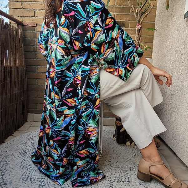 Kimono mit exotischem Blättermuster, Morgenmantel, Überwurf, leichte Jacke