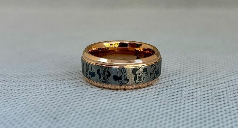 Musring i roséguld, gratis gravyr på insidan av volfram 6 mm eller 8 mm 8mm Ring and Box