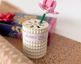Brick Botanicals Blumenvase mit Stielhalterung - Blasenmuster, verschiedene Farben