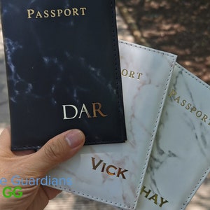 Gepersonaliseerde paspoortomslag met gouden letters - gepersonaliseerde reisportemonneehoezen voor je paspoort