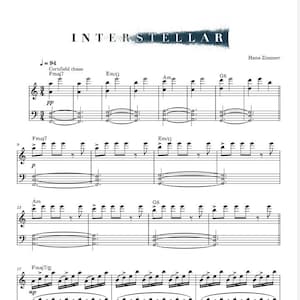Op de afbeelding: Een bladmuziekpartituur voor het nummer "Interstellar" van Hans Zimmer. De partituur is geschreven in de toonsoort F majeur en bevat een verscheidenheid aan muzieknotatie, waaronder noten, rusten en akkoorden. De titel van het nummer staat in grote, vetgedrukte letters bovenaan de pagina.