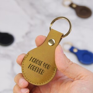 Airtag Leather Keychain, Personalized Airtag Holder, Gift For Father&#39;s day, Custom Keychain, Gift For Him, Apple AirTag Case