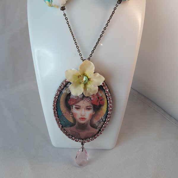 Collier Japonaise en vert et rose, collier bohème et shabby chic.