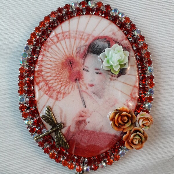 Collier geisha en rouge et vert, collier Japon, Asie, style bohème chic