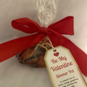 Be My Valentine Simmer Pot is a romantic blend of lemons, oranges, grapefruit, roses, strawberries, and vanilla bean.