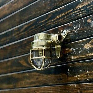 Victorian Brass Ship Wall Sconce | Sturdy Vintage Maritime Lamp Fixture | Old-World Nautical Lighting | Solid Brass Wall Light