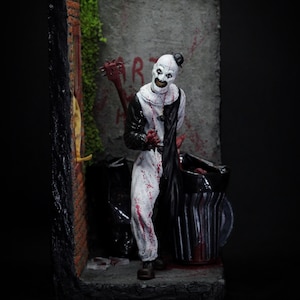 Art the Clown – Terrifier Diorama Figure on Base