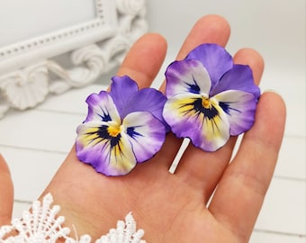 Pendientes Pansy Pendientes de arcilla polimérica Pendientes de flores de polímero Pansies Joyería de arcilla polimérica Pendientes púrpuras Joyería floral Joyería de arcilla