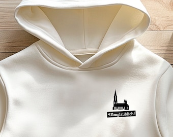 Kinder-Hoodie Ulmglaublich Kapuzenpulli mit schwarzem Ulmglaublich Logo Aufdruck, Ulm, Ulmer Münster