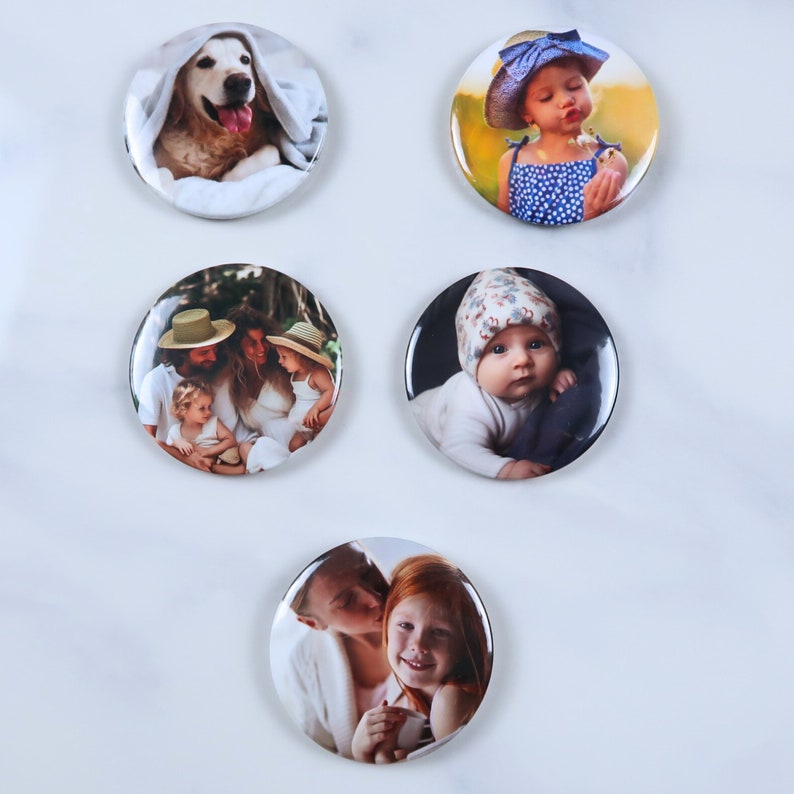 Badges/Pin's personnalisés avec Photos ou Texte , Taille 5,8 cm , idées cadeaux d'anniversaires image 2