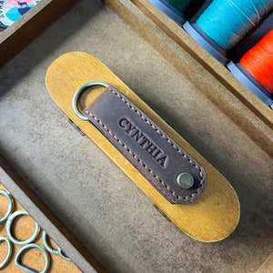 Porta llaves de cuero elegante y grande, organizador de llaves de cuero compacto hecho a mano, billetera de llaves minimalista personalizada