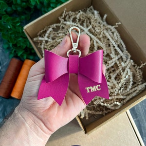 Porte-clés noeud en cuir nappa, joli porte-clés noeud personnalisé, breloque de sac a, cadeau petite amie, matériel de sac à main noeud