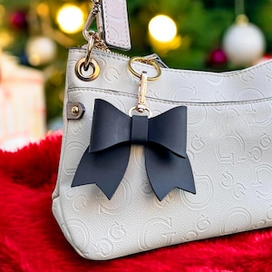 Portachiavi con fiocco in pelle, portachiavi personalizzato con fiocco adorabile, ciondolo per borsa, regalo per fidanzata, accessori per borsetta con fiocco