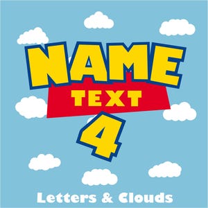 Puede incluir: Un fondo azul con nubes blancas y texto amarillo que dice "NAME TEXT 4". El texto está delineado en azul y sobre una pancarta roja. La parte inferior de la imagen dice "Letters & Clouds".