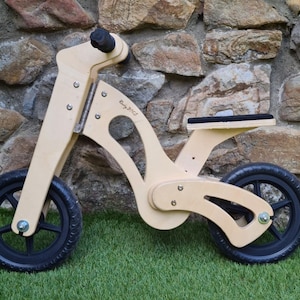 木製バランス自転車計画書 (印刷用 PDF。追加: CNC 用 DWG ファイル)。子供用自転車。計画 + ステップバイステップのマニュアル