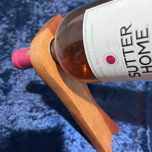 Wine bottle holder