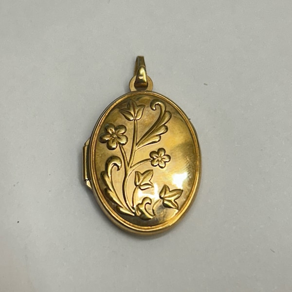 9ct Gold Floral Locket | Solid 9k Gold Locket Charm Pendant | Womens Pre-owned Vintage Oval Locket