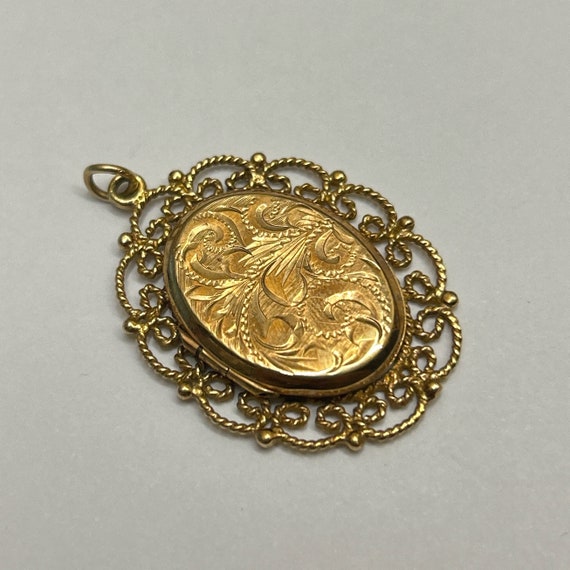 9ct Gold Floral Filigree Locket | Solid 9k Gold L… - image 2