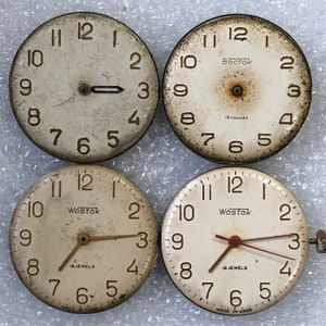 Wostok USSR vintage horloge uurwerk 2209. kaliber Sovjet Wostok vintage herenhorloge mechanismen voor reserve of reparatie set van 4 stuks. #325
