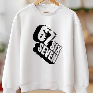 Sex sju 67 PNG SVG-klippfil, rolig viral meme 67 Svg för Cricut Silhouette, Gen Alpha trendig utskrivbar Png för skjortor, muggar, hantverk