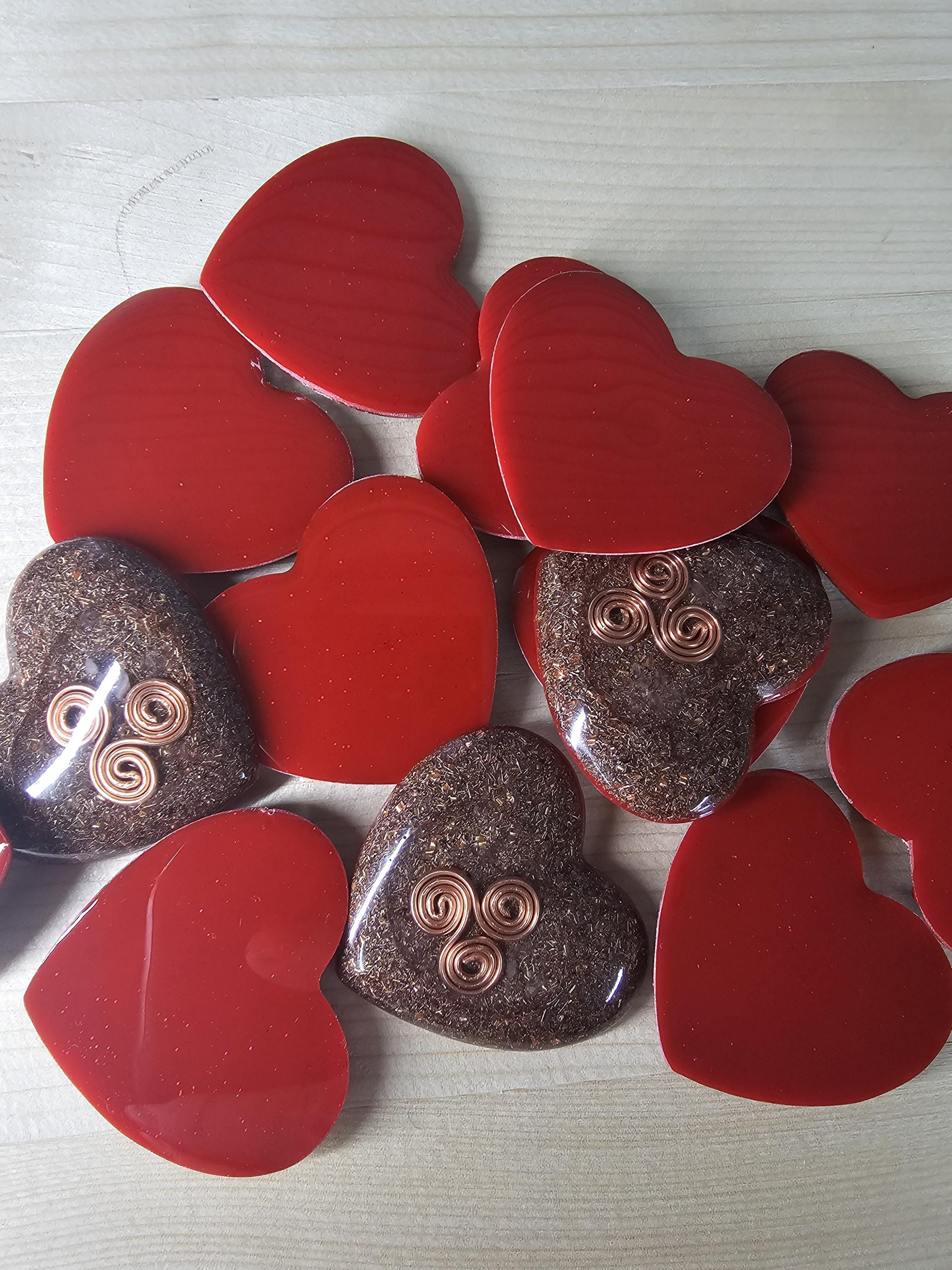 BIG♡ルビー‎ℂᑋᵃᵑ٭¨̮♡HEART♡﻿Orgonite♩¨̮⑅* Orgonite pendants - hearts 25 eur