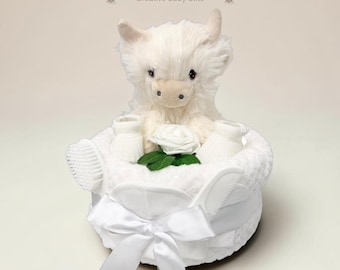 White Nappy Cake Gift Hamper: Soft Blanket, 18cm Highland Cow