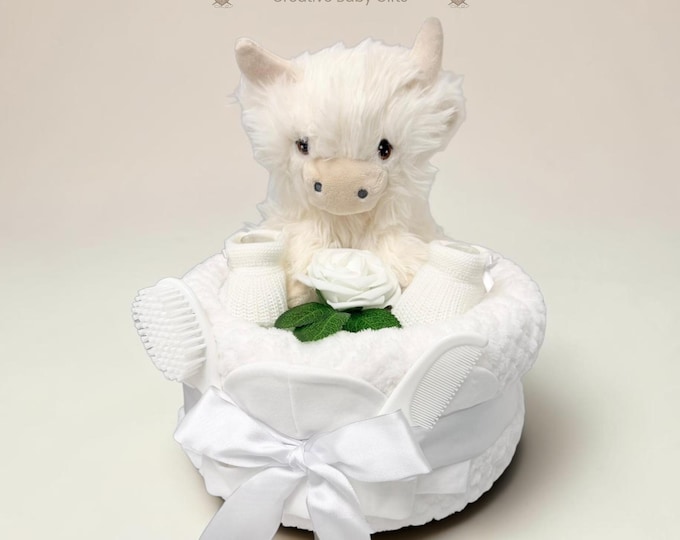 White Nappy Cake Gift Hamper: Soft Blanket, 18cm Highland Cow