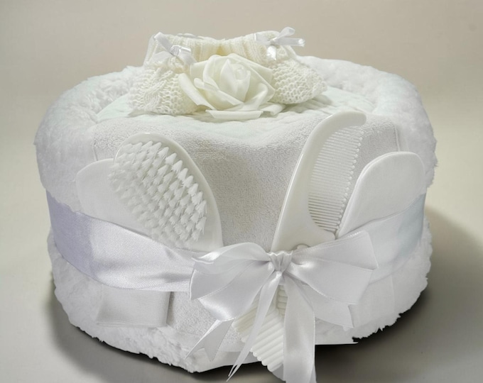 Newborn Baby Nappy Cake Hamper: Soft Blanket, Hat & Booties
