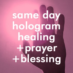 Puede incluir: Una imagen rosa y blanca con una mano levantada. El texto "same day hologram healing + prayer + blessing" está escrito en la imagen.