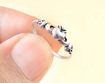 Anel Claddagh, pequeno anel Claddagh irlandês celta, anel fino, anel feminino de prata esterlina, anel de amizade amorosa, anel delicado, anel minimalista