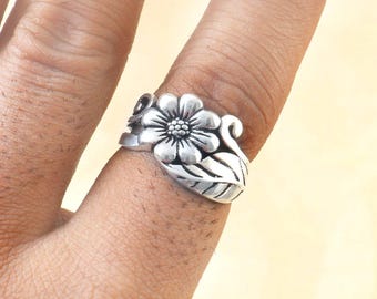Flower Ring, Floral ring, daisy ring, y2k ring, silver ring, flower child ring, flower power, cottagecore ring, cottage core, thumb ring