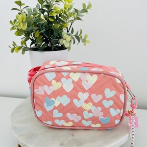Bolso bandolera personalizado para niñas, llavero con dije para monedero, regalo de cumpleaños, regalo para niña de las flores, regalo de graduación