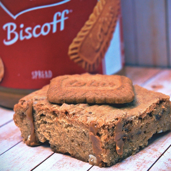 Lotus Biscoff Blondie Recipe | Gourmet Blondie Dessert Recipes Chewy Lotus Biscoff Spread Blondies Perfect White Chocolate Desserts Recipe