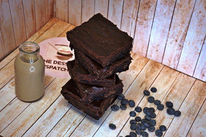 Receta de Baileys Brownie / Recetas de brownie gourmet Postre de chocolate pegajoso Brownies con alcohol Fudgy Chewy Infusionado imagen 10