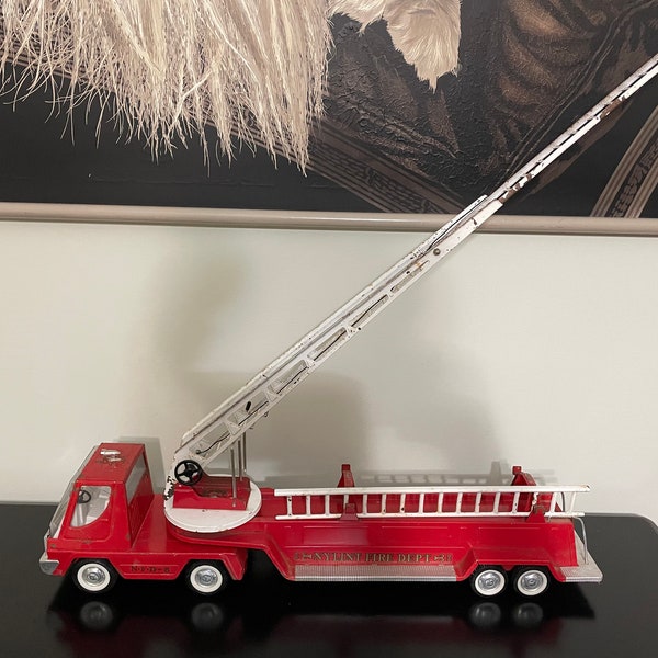 Rare Vintage Nylint Aerial Hook-N-Ladder Red Fire Truck (1960's-70's era) Nice!!