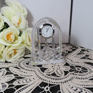 Horloge de table, horloge de bureau et pendule de cheminée en verre cristal allemand Shaftesbury