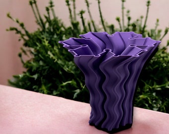 Elegante Lila Vase, Wellenmuster, Modernes Design, 3D Druck, Trendy Dekoration, Einzigartiges Design, Deko Highlight, Kunstobjekt, Geschenk