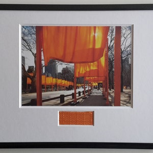 Christo & Jeanne-Claude - The Gates – cartolina artistica XL, incorniciata con tessuto