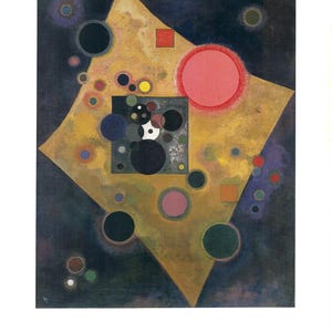 Peut inclure: Peinture abstraite avec un grand losange jaune sur fond bleu foncé. L'œuvre comprend divers cercles noirs, roses et verts, ainsi qu'un carré rouge et un carré central avec des cercles plus petits. Style artistique du début du XXe siècle.