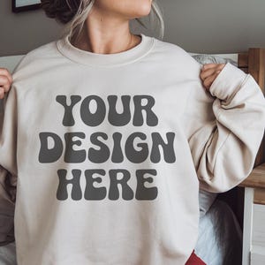 Gildan 18000 Sand Mockup, Sweatshirt Sand Gildan 18000 Mockup, Gildan 18000 Sweater, Gildan 18000 Mockup, Female Gildan 18000 Mockup