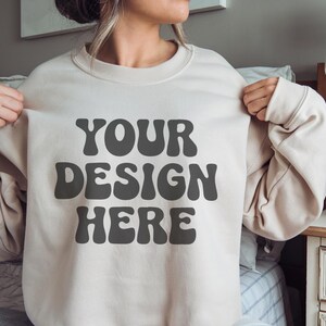 Gildan 18000 Sand Mockup, Sweatshirt Sand Gildan 18000 Mockup, Gildan 18000 Sweater, Gildan 18000 Mockup, Female Gildan 18000 Mockup