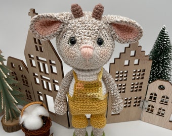 Gehäkeltes Spielzeug. Handgefertigtes Amigurumi aus Baumwolle. Kleiner Hirsch namens Oskar. Geschenk.