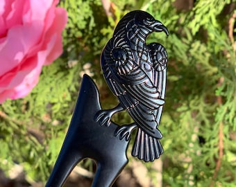 Black Bird Hair Stick door IdolHands - Aangepaste naam Viking Raven Hair Pin - Cute Bird Goth Cadeau voor haar - Gepersonaliseerde gegraveerde metalen haarspeld